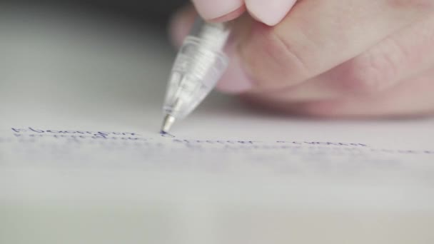 An unrecognizable businesswoman writes down business ideas and plans in a notebook to make a to-do list, close-up — Stock Video