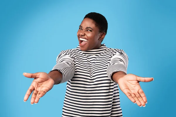 Excited Overweight African Woman Stretching Hands To Camera, Blue Background — Stock Photo, Image