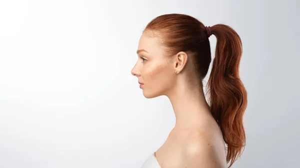 Side-view portrait of teenager girl on gray background, panorama — Stock Photo, Image