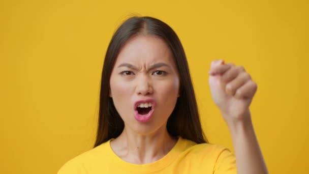 Angry Korean Female Talking Pointing Finger Blaming Someone, Yellow Background — Stock Video