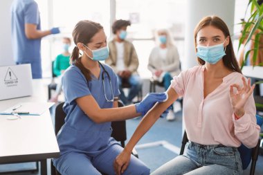 Milenyum Kadını Covid-19 'a Aşı Olmaya Hazırlanıyor