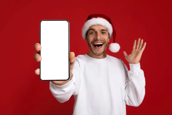 Oferta en línea. Hombre excitado en Santa Sombrero Mostrando Smartphone con pantalla blanca — Foto de Stock