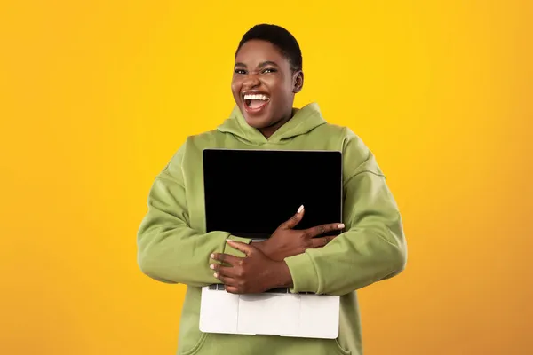 Happy Black Woman Hugging Laptop With Blank Screen, Yellow Background — 스톡 사진