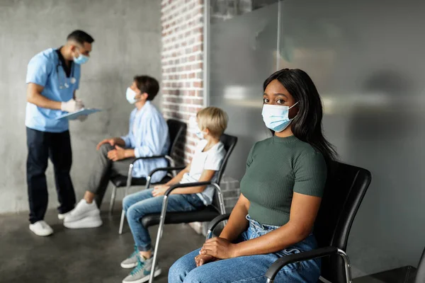 International group of patients waiting for vaccination — Stock Photo, Image