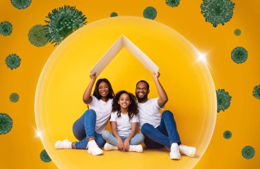 Siyah ebeveynler, kızlarının üstündeki karton çatının altında oturuyor, kolaj