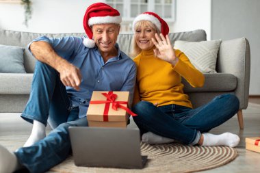 Laptop Video 'da kıdemli bir çift Noel' i İçeriden Kutluyor