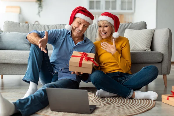 ( 영어 ) Senior couple Video call Using Laptop Celebrating Christmas Online Indoor — 스톡 사진