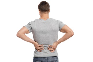 Milenyum Kafkasyalı çekici adam ellerini hassas noktaya bastırıyor ve böbrek ya da sırt ağrısı çekiyor.