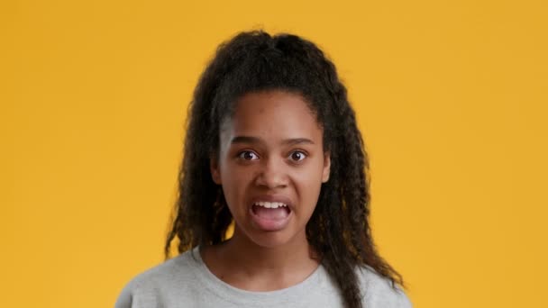 Shocked Black Teenager Girl Opening Mouth Posing Over Yellow Background — Stock Video