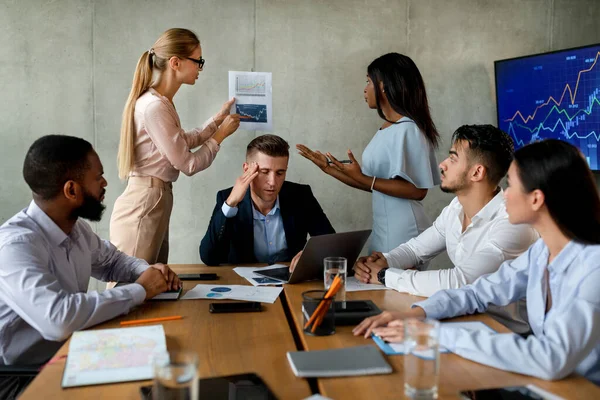 Conflicts At Workplace. Businss Team Suffering Communication Problem During Meeting In Office — Stock Photo, Image