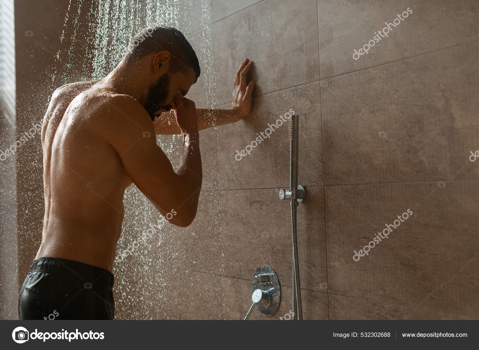 Joven tomando ducha caliente en el baño: fotografía de stock © Milkos  #532302688 | Depositphotos