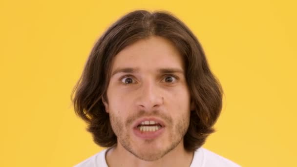 Anger and emotional stress. Close up portrait of young furious man scolding to camera, blaming with finger — Stock Video