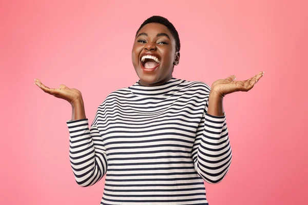 Cheerful Plus-Sized Black Lady Holding Two Invisible Objects, Pink Background — Stock Photo, Image