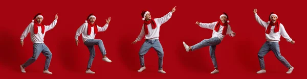 Радостный молодой человек в костюме Санта-Клауса танцует на красном фоне — стоковое фото