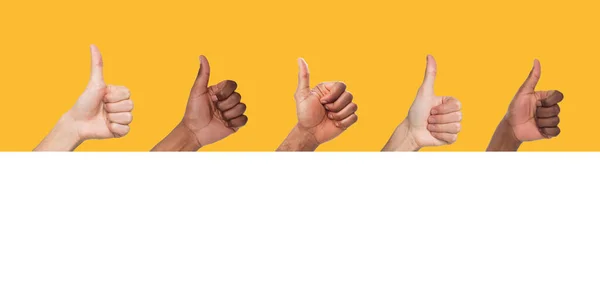 Closeup of male hands showing thumbs up sign gesture — Stock Photo, Image