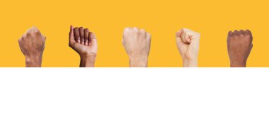 Kapalı yumrukla insanların ellerini yakınlaştır.