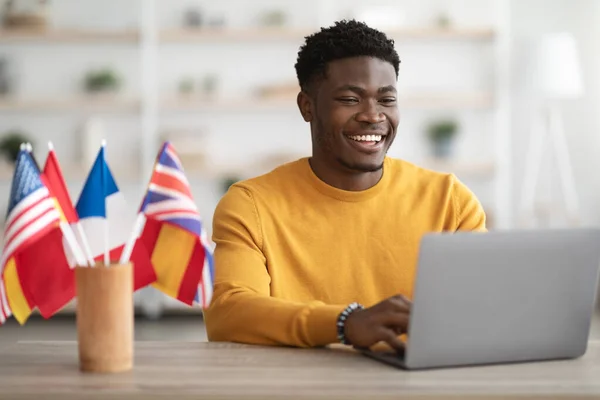 Happy black guy student studying at language school online — Foto Stock