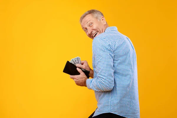 Excited mature man holding taking money from wallet — Stock Fotó