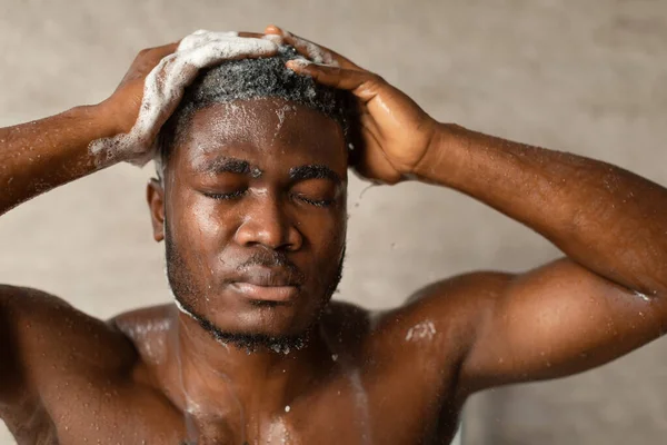 African American Guy Applying Shampoo On Hair Washing Head Indoor — Foto de Stock