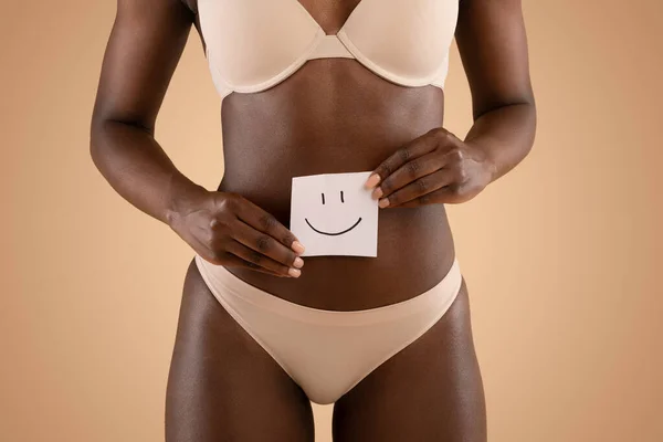 Cropped of black lady in lingerie holding smile card — Fotografia de Stock