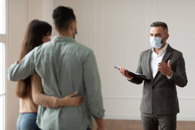 Facebook Maskeli Emlakçı Yeni Apartman Müşterilerini Gösteriyor