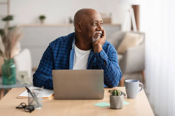 Senior African American Man At Laptop Sitting Working In Office —  Fotos de Stock