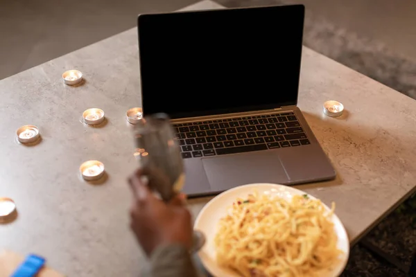 Unrecognizable Black Female Video Calling Via Laptop Celebrating Holiday Indoor — Stock Photo, Image