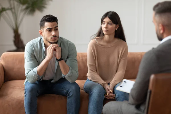 Couple talking at therapy session with professional male therapist — Stock Photo, Image