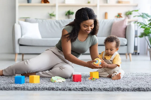 Happy African American Family, Mom And Infant Child Playing Together At Home — Foto de Stock