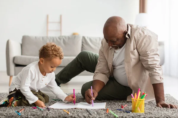 African American Grandpa And Grandson Sketching Sitting On Floor Indoors — Fotografia de Stock