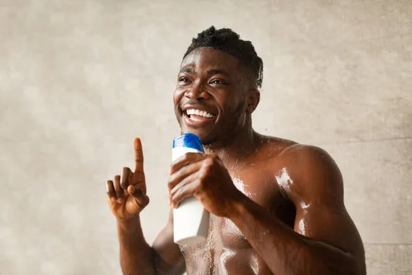 Happy African Male Singing Holding Shower Gel Bottle In Bathroom — Fotografia de Stock