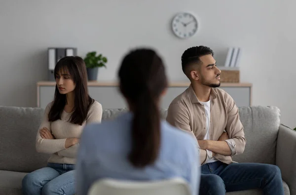 Female psychologist consulting arab spouses, helping them solve family conflict, wife and husband sitting back to back — Stock Fotó