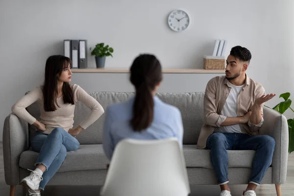 Professional psychotherapist having session with young middle eastern couple, assisting spouses solve problems — Stock Fotó