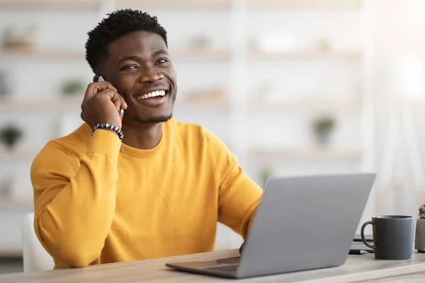 Closeup of african american man having phone conversation at office — Stock Fotó