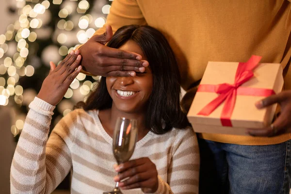Black Husband Surprising Wife With Valentine Gift Covering Eyes Indoor — Stock fotografie