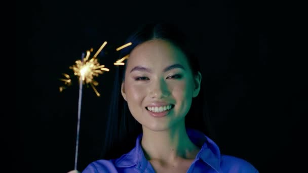 Portrait Of Smiling Beautiful Asian Woman With Sparkler In Hand — стокове відео