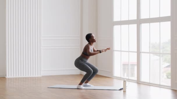 Sporty African American Female Doing Jump Squats Exercise While Training At Home — Stockvideo