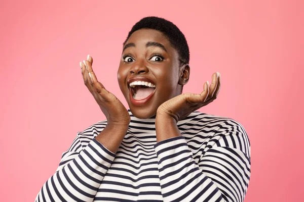 Joyful Black Female Shouting Holding Hands Near Face, Pink Background — стоковое фото