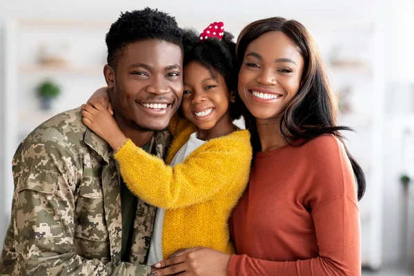 Portrait Of Happy Military Family, Black Soldier Father, Wife And Little Daughter — Stock Photo, Image