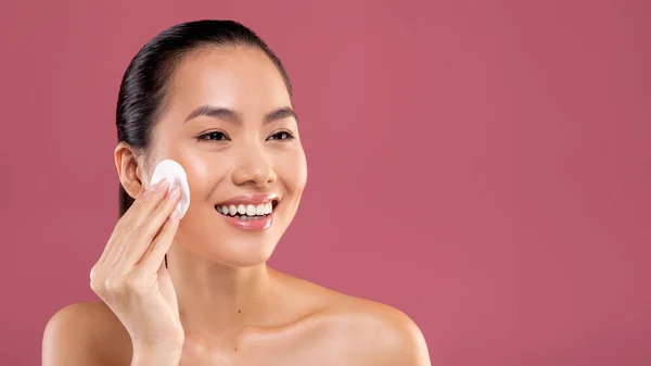 Happy pretty korean woman using cotton pad, copy space — Stok fotoğraf