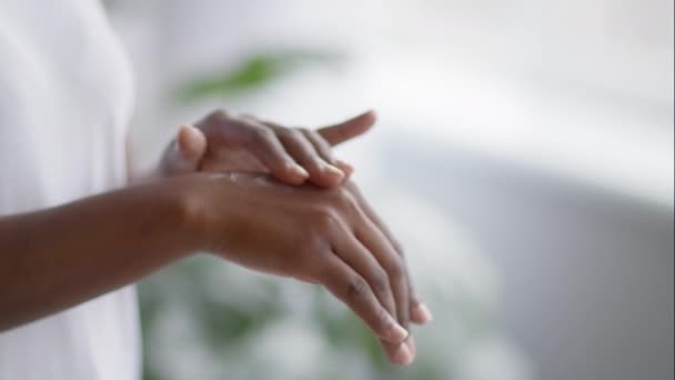 Side-View Of Female Hands Applying Moisturizer Cream Indoors, Cropped — Video Stock