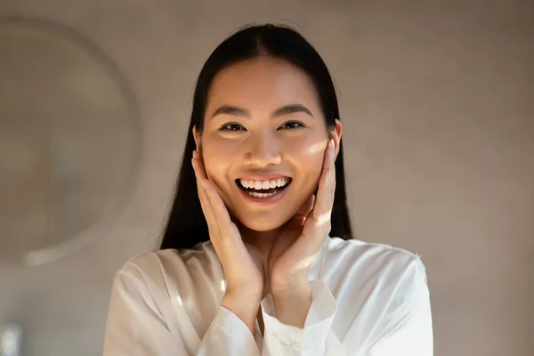 Happy beautiful asian woman enjoying her smooth face skin — Φωτογραφία Αρχείου