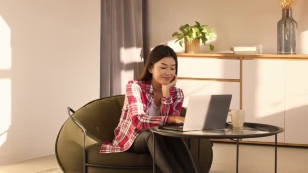 Successful Japanese Freelancer Woman Using Laptop Working Online At Home — 비디오