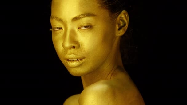 Sensual Lady With Golden Skin Posing On Black Background, Studio — Wideo stockowe