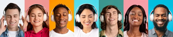 Jovens multirraciais alegres ouvindo música — Fotografia de Stock