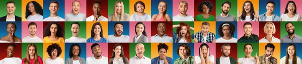 Mozaika wielorasowych ludzi patrzących w kamerę, pozujących z różnymi emocjami na twarzach na kolorowym tle — Zdjęcie stockowe