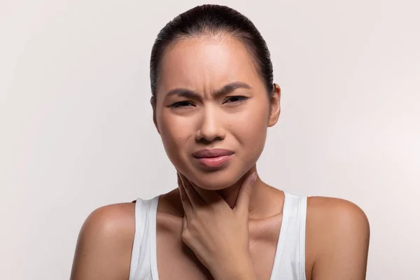 Unhealthy chinese lady touching her neck, closeup — Stock Photo, Image