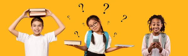 Menina asiática de pé com livro e tablet em estúdio — Fotografia de Stock