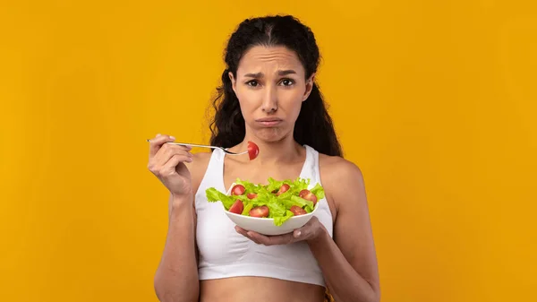 Portrait of Sad Lady Holding Plate With Vegetable Salad — Stock Photo, Image