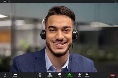 Orta Doğulu yakışıklı iş adamının görüntülü konuşma yaptığı bir ekran.